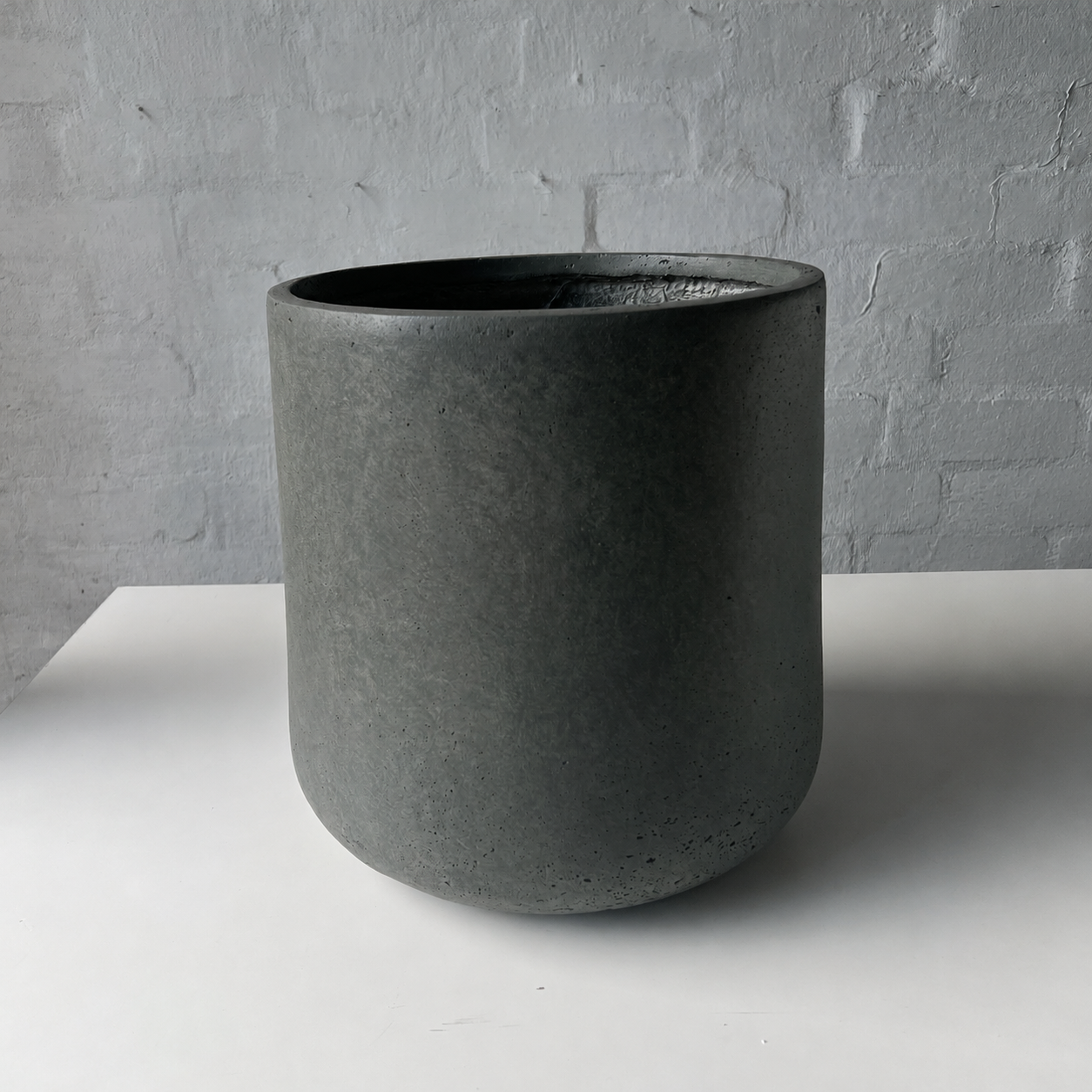 Lightweight Oliver Pot | Slate