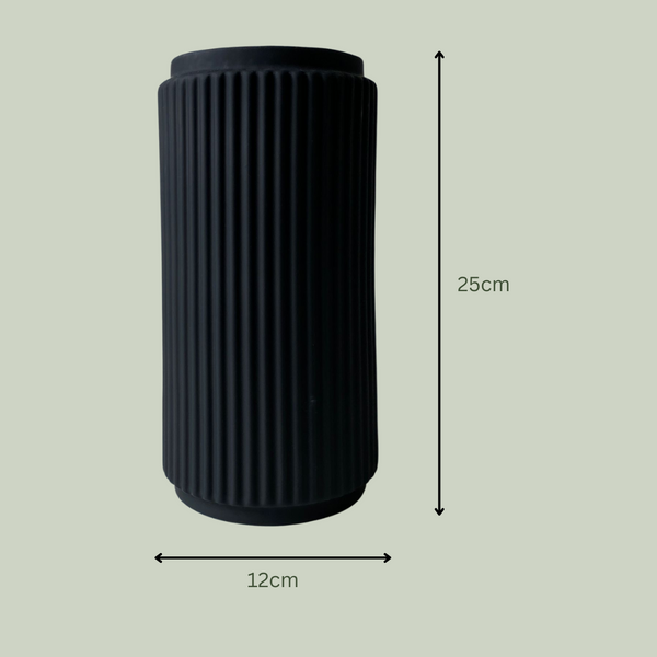 Evelyn Vase | Black