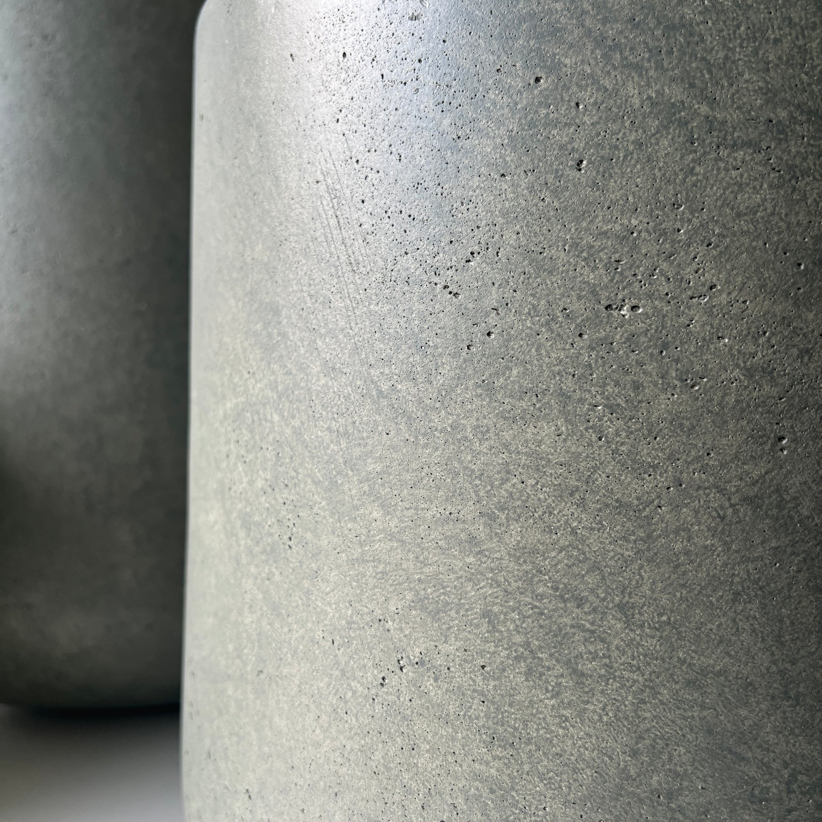 Lightweight Oliver Pot | Slate