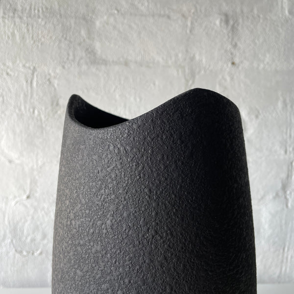 Laura Vase | Black