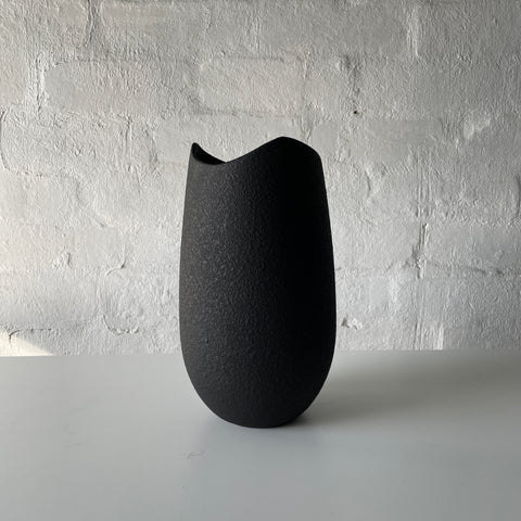 Laura Vase | Black