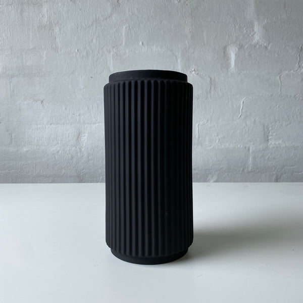 Evelyn Vase | Black